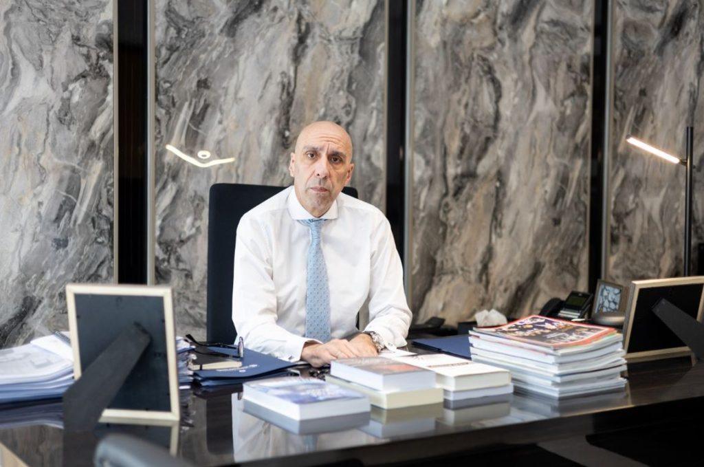 Γιάννης Μπρατάκος: Ζητά παράταση στο πλαφόν 3% των ενοικίων