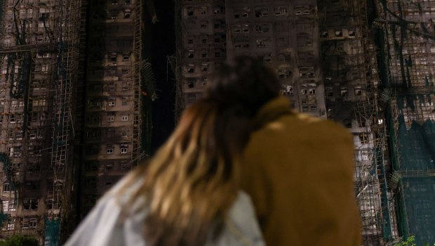 Χονγκ Κονγκ: Στους 83 οι νεκροί από τους φλεγόμενους πύργους - Συγκλονιστικές μαρτυρίες ενοίκων