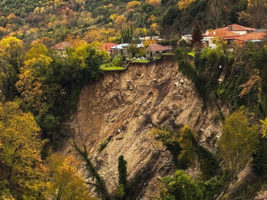Νέος κίνδυνος κατολισθήσεων στα Τζουμέρκα – Σε κίνδυνο νεότερο μνημείο στα Άγναντα