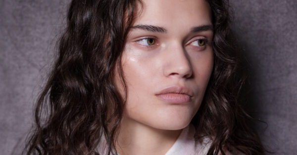 Ξηρή επιδερμίδα: Τρία tips για να βρείτε το ιδανικό foundation για εσάς