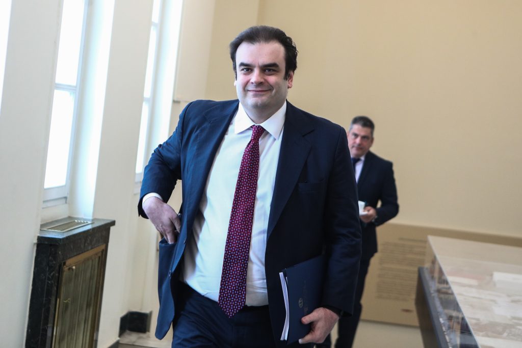 Πιερρακάκης στη μάχη για την ηγεσία του Eurogroup: Αντίπαλος ο Βέλγος Βαν Πετέγκεμ – Τα πρώτα μηνύματα στήριξης