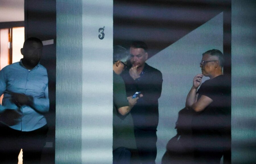 Ζαΐρ Μπολσονάρου περιορισμός