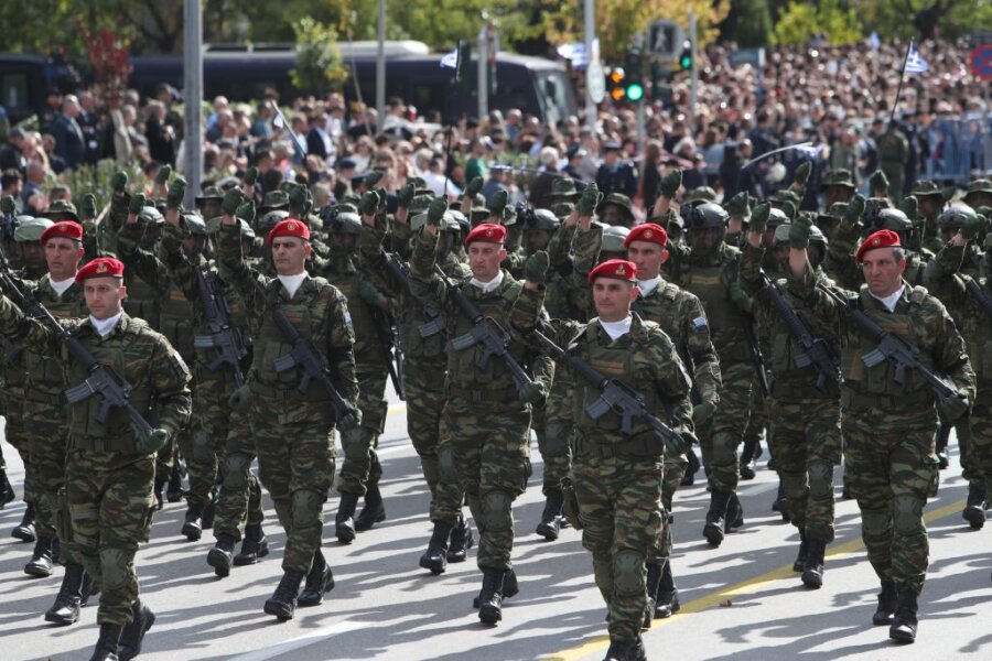 Νέος ρόλος για τους υπαξιωματικούς: Αυξήσεις, αναδιοργάνωση και αλλαγές έως το 2045
