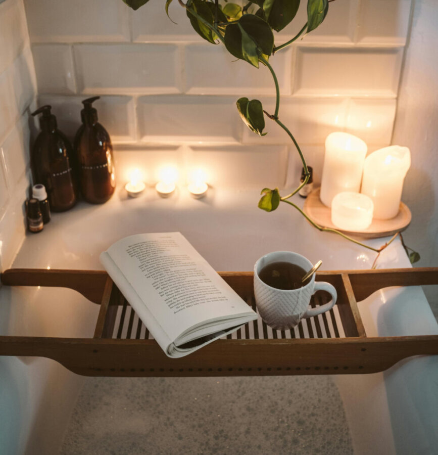 Cozymaxxing: Το self-care trend που μας βοηθά να ξεπεράσουμε τα winter blues