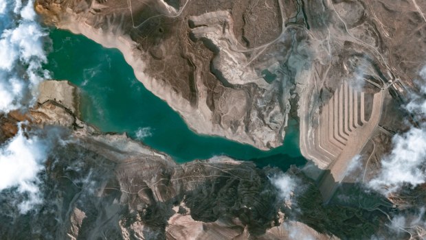 Ιράν: Οι αρχές αναστέλλουν την παραγωγή ηλεκτρικής ενέργειας από μεγάλο φράγμα εξαιτίας της ξηρασίας