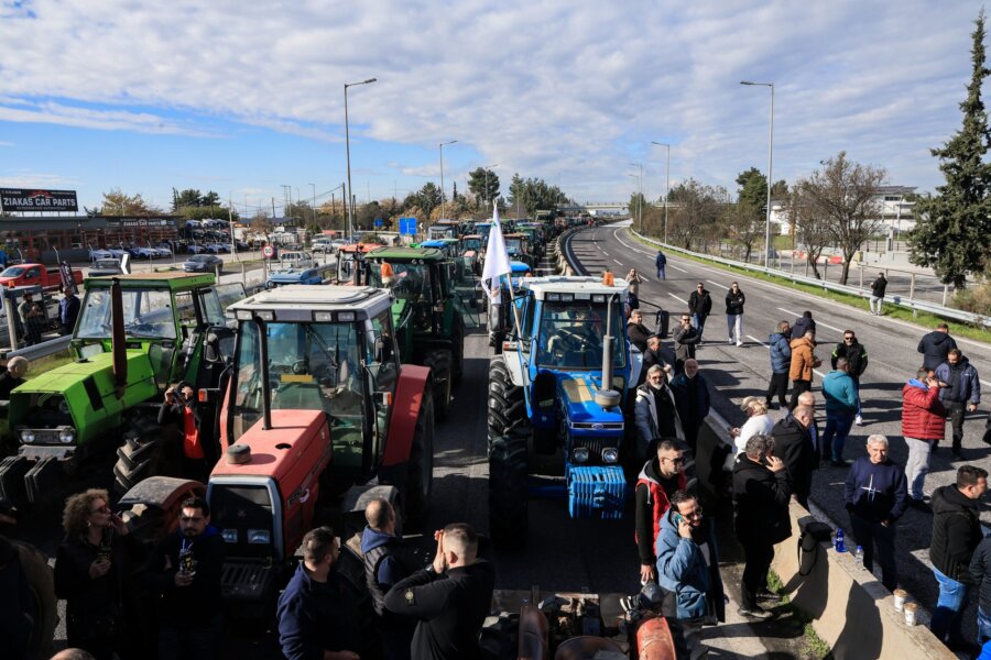 [382518] ΑΓΡΟΤΙΚΟ ΜΠΛΟΚΟ ΣΤΗ ΝΙΚΑΙΑ ΛΑΡΙΣΑΣ (EUROKINISSI)