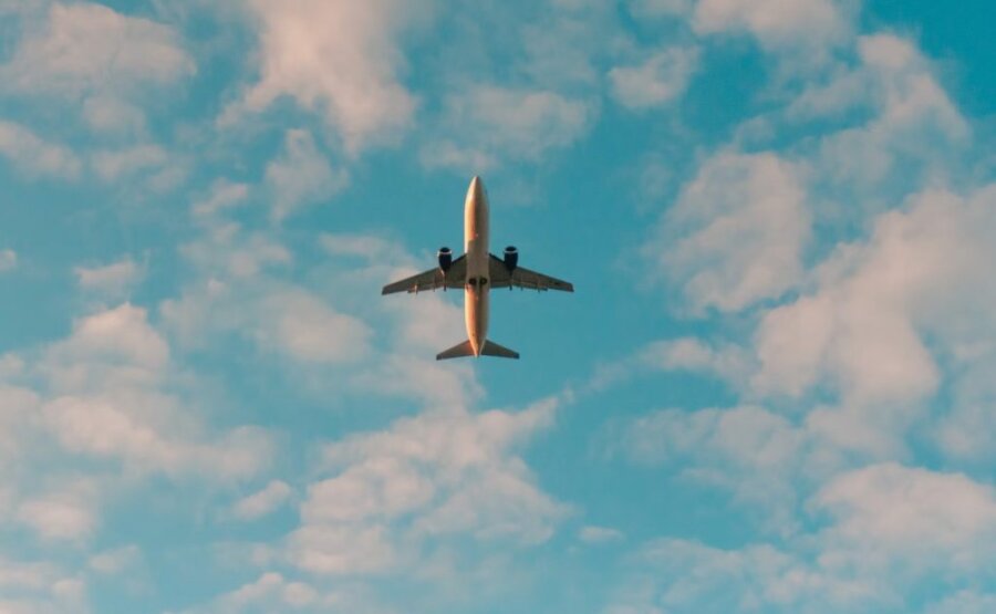 Αεροσκάφος στον ουρανό