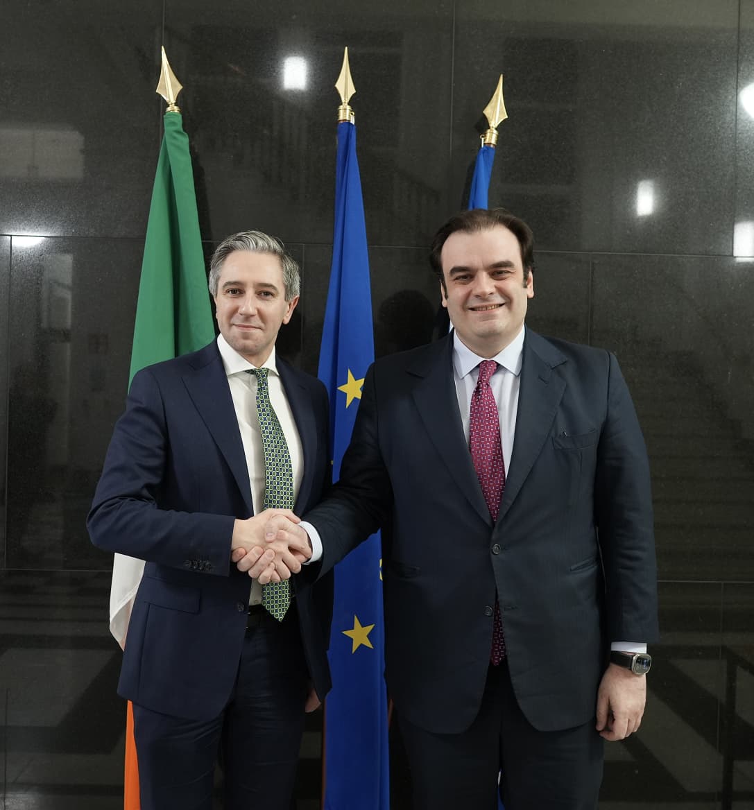 Πιερρακάκης: Συναντήθηκε με τον Ιρλανδό ομόλογό του Simon Harris