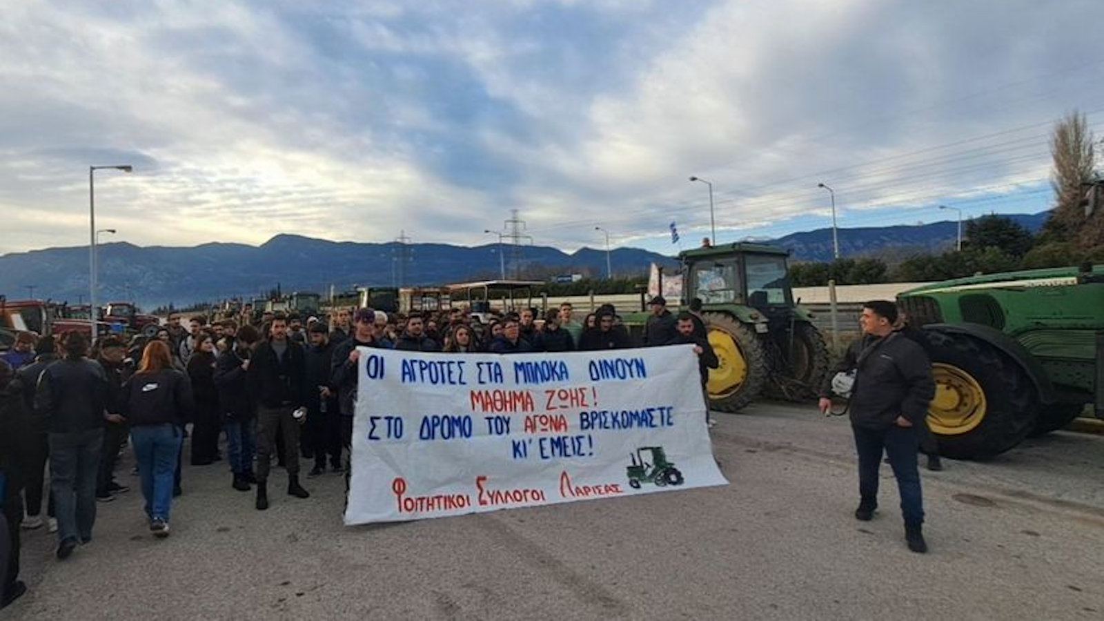 foithtes-mploka-larissa