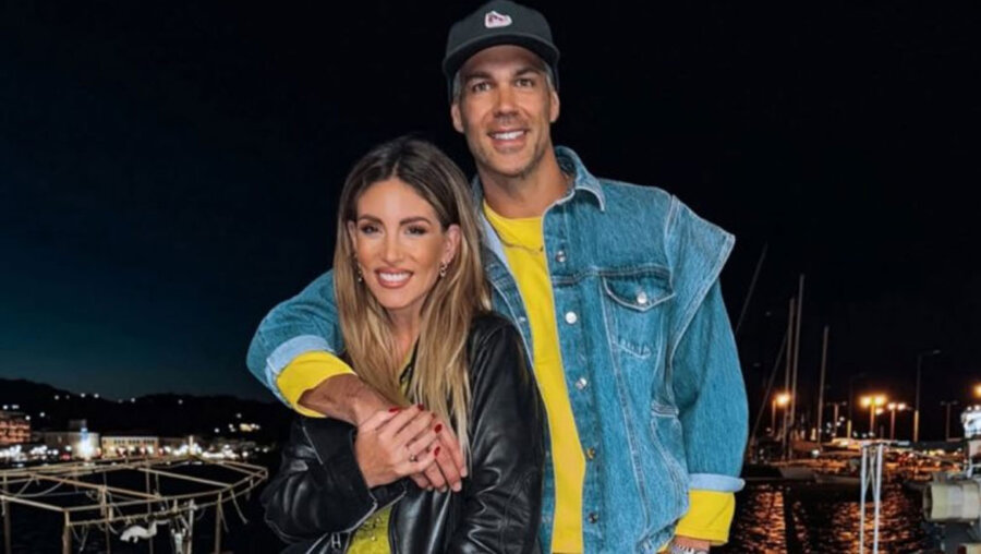 Αθηνά Οικονομάκου: Στόλισε μαζί με τον Bruno Cerella και τα παιδιά της για τις γιορτές