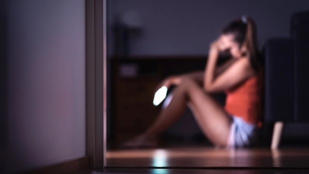 Σοκάρει η καταγγελία μητέρας για παιδόφιλο - «Αστυνομικός μου είπε να τον κάνω μπλοκ»