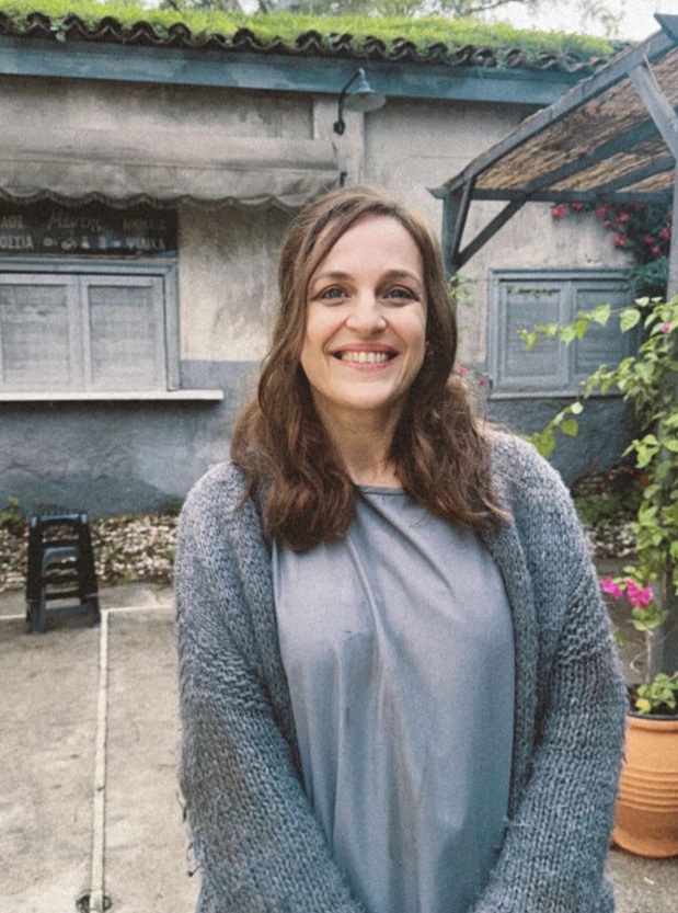 Η «άλλη» Έλενα Μαυρίδου στον «Άγιο Έρωτα»: Η εντυπωσιακή μεταμόρφωση και η αθόρυβη σχέση με τον Γιάννη Τσορτέκη