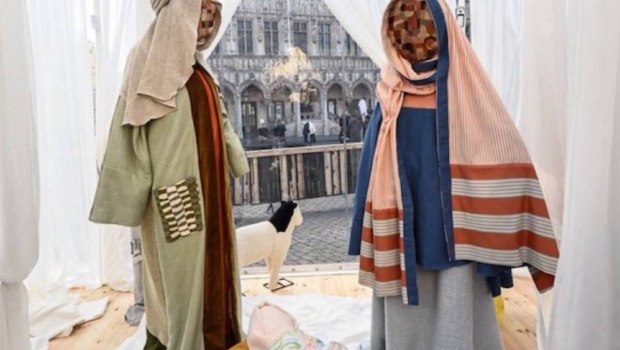 Βρυξέλλες: Βανδάλισαν φάτνη γιατί οι μορφές των συμμετεχόντων δεν είχαν πρόσωπο