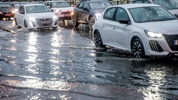Καιρός: Προ των πυλών η νέα κακοκαιρία με ισχυρές βροχές, καταιγίδες και νοτιάδες - Πότε και πού θα χτυπήσει