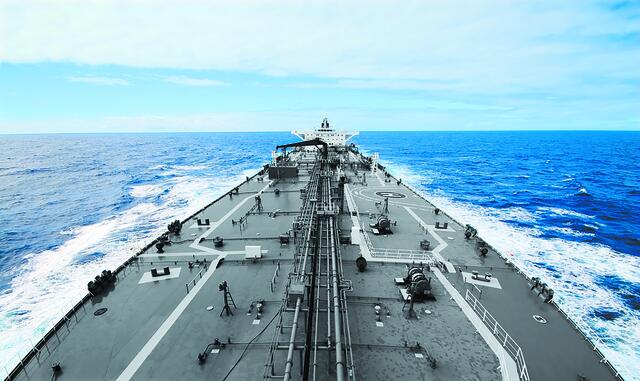 Δεξαμενόπλοιο στη θάλασσα