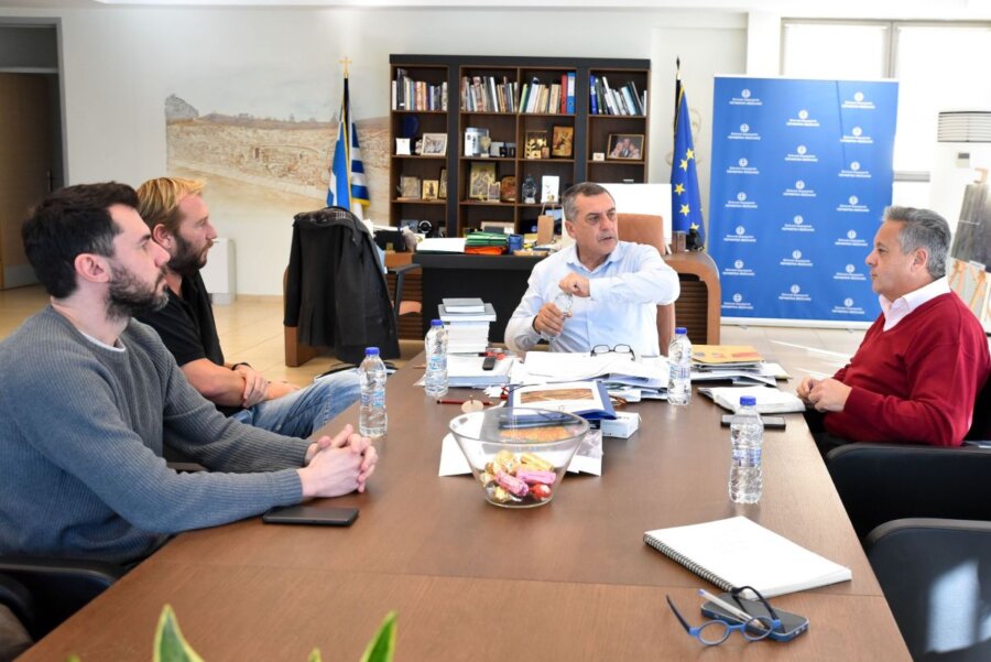 kouretas-ktiniatroi1