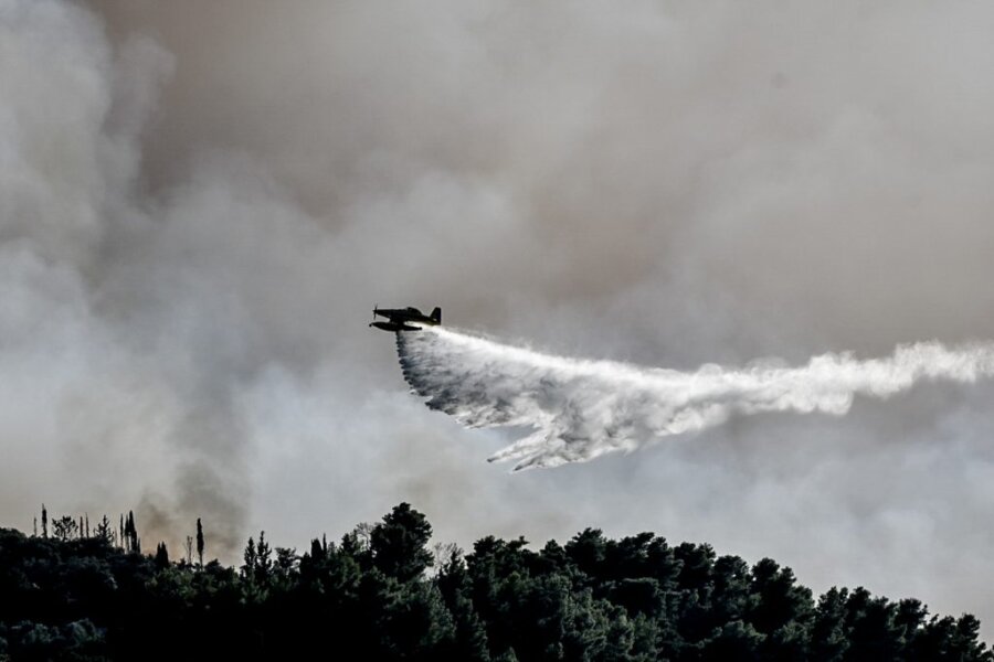 Πυροσβεστικό αεροσκάφος επιχειρεί