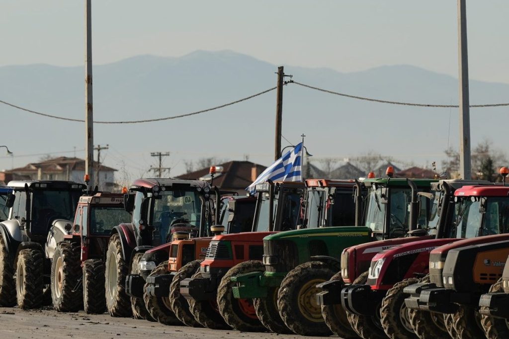 Αγροτικά μπλόκα: Το κρας τεστ του Προμαχώνα – Γιατί τα τελωνεία, τα λιμάνια, ο… Ιανουάριος αγχώνουν το Μαξίμου
