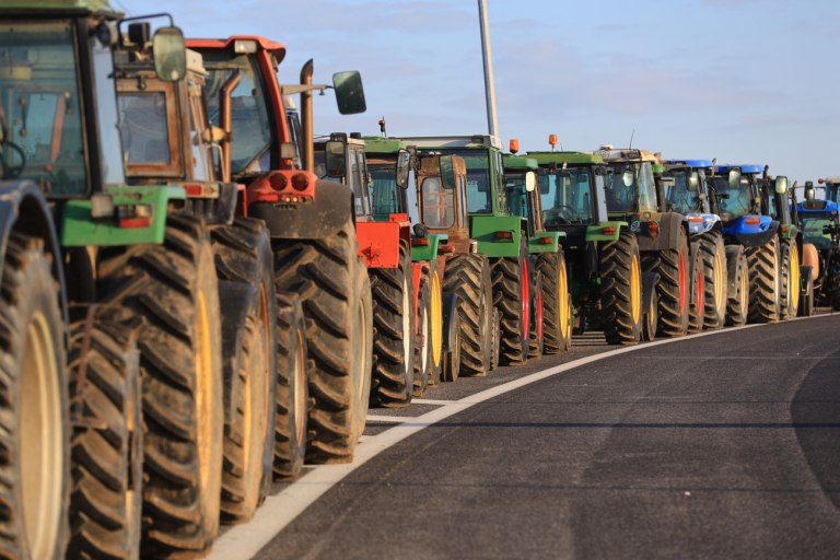 Πονοκέφαλος στο Μαξίμου από τα μπλόκα - Σφοδρά τα πυρά της αντιπολίτευσης