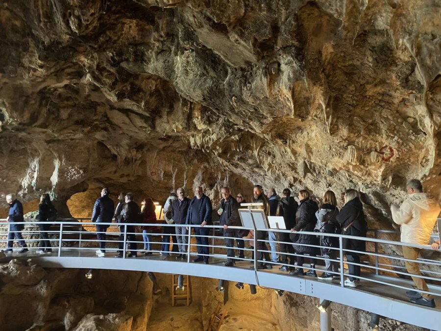 theopetra-enosi-sintakton