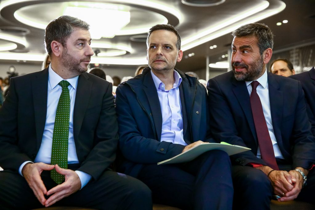 ΠΑΣΟΚ: Μηνύματα με πρόγραμμα και εικόνα συνοχής