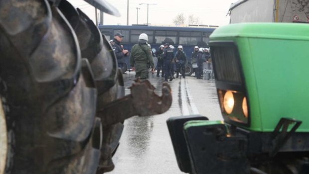 Σέρρες: ΕΔΕ για τον ασυνείδητο οδηγό κλούβας των ΜΑΤ που εμβόλισε αγροτικό μπλόκο