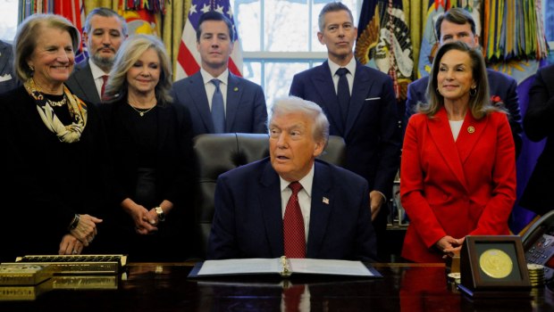 Ο Πούτιν θέλει να σταματήσει τον πόλεμο λέει ο Τραμπ [Βίντεο]