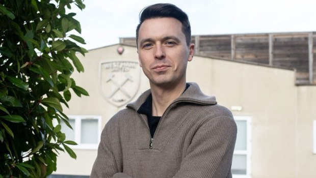 «Τρελαμένος» με τον Μουζακίτη, ο νέος επικεφαλής σκάουτερ της Μάντσεστερ Γιουνάιτεντ