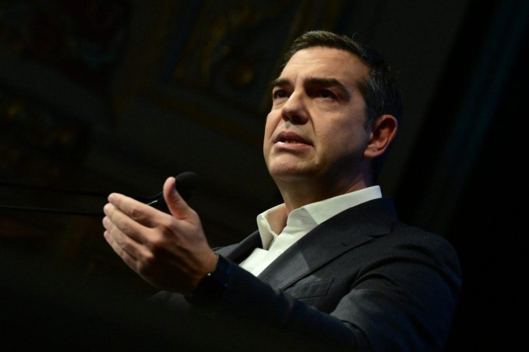 Η κυβέρνηση θέλει να καθαρίσει τα μπλόκα μεμιάς, την ώρα που όλοι οι δρόμοι απόψε οδηγούν στο Παλλάς