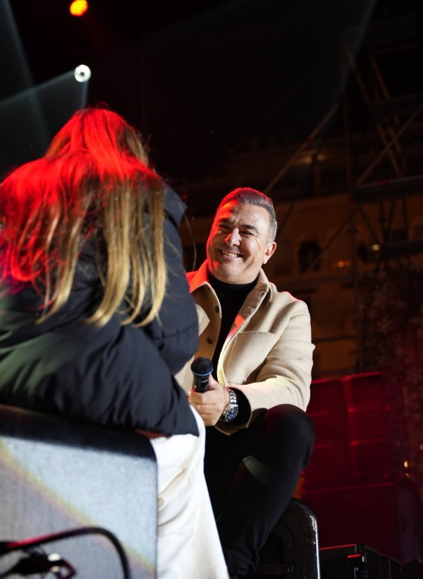 Αντώνης Ρέμος: Ανέβασε την κόρη του, Ελένη στη σκηνή – Εντυπωσιασμένη βλέποντας τον κόσμο