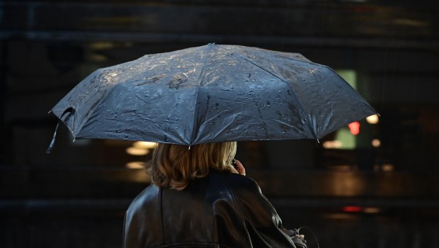 «Μπλακ άουτ» λόγω κακοκαιρίας στην Ερμού - Πολλά καταστήματα χωρίς ρεύμα