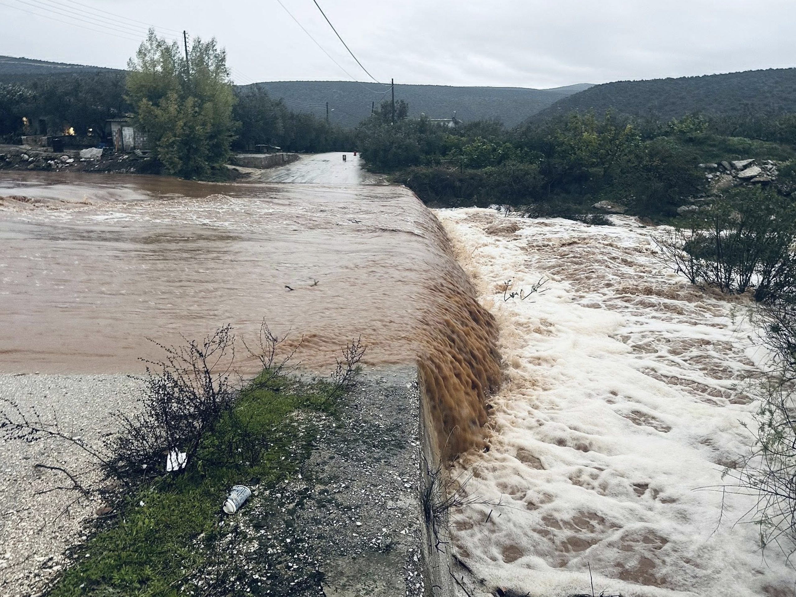 Σε κλοιό κακοκαιρίας Τρίκαλα και Καρδίτσα – Ήχησε το 112