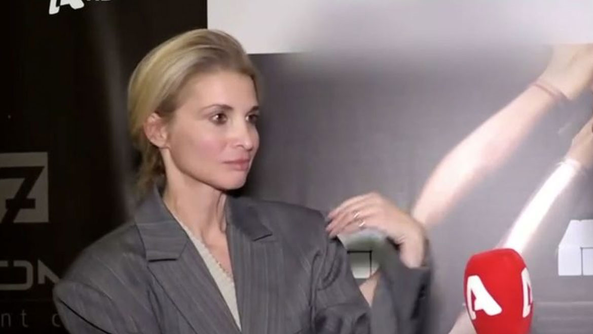 Νίκη Κάρτσωνα: Σπάνια εμφάνιση στην κάμερα - «Μετά από χρόνια αγάπησα το σώμα μου»