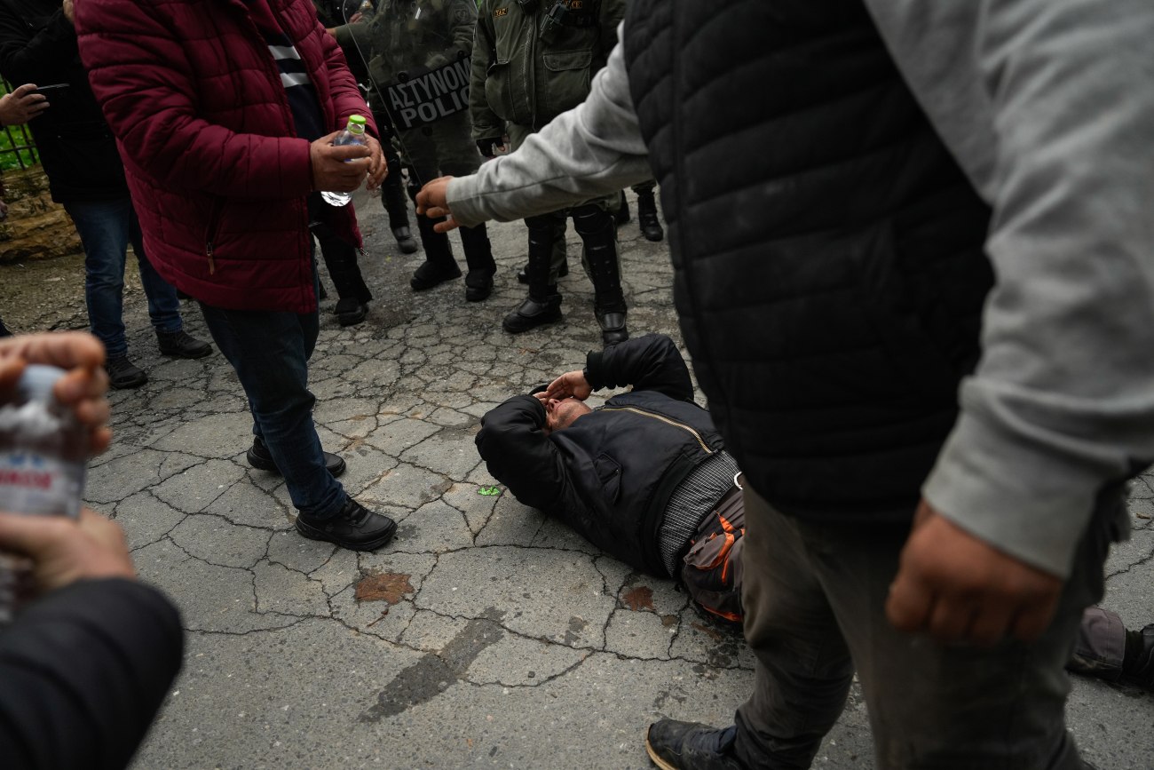 Θεσσαλονίκη: Σκηνές πανικού μετά την επίθεση με χημικά σε αγρότες στα «Πράσινα Φανάρια» - Δείτε βίντεο