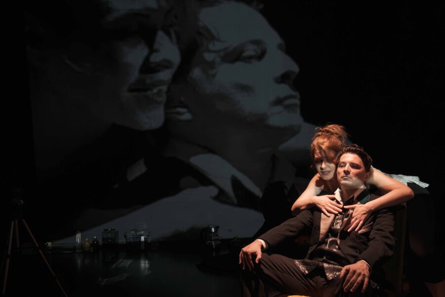 «Ο Εραστής» του Χάρολντ Πίντερ επιστρέφει στο θέατρο Μικρό Γκλόρια