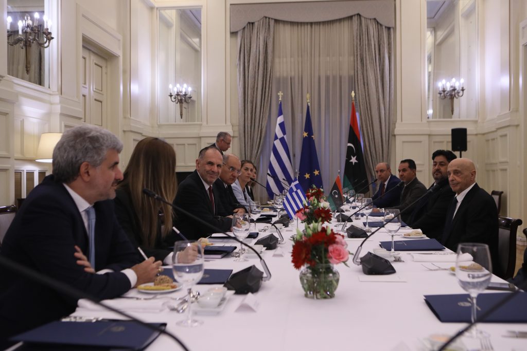 Συνάντηση Γεραπετρίτη με τον πρόεδρο της Βουλής των Αντιπροσώπων της Λιβύης – Επαναβεβαίωσαν τη θετική δυναμική στη σχέση των δύο χωρών