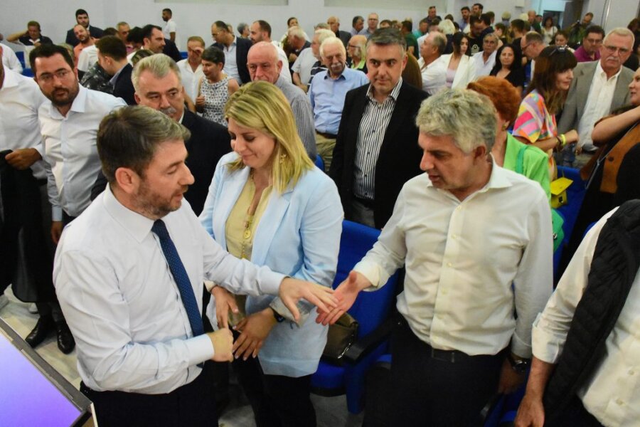 ΠΑΣΟΚ: «Καρφιά» μεταξύ Νίκου Ανδρουλάκη και Οδυσσέα Κωνσταντινόπουλου