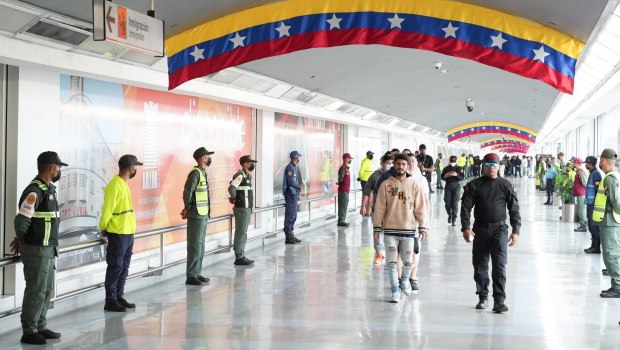 Βενεζουέλα: Νέα άφιξη αεροσκάφους με απελαθέντες από τις ΗΠΑ μετανάστες