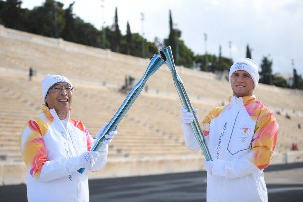 Λαμπαδηδρόμος στην Αθήνα o γιατρός που ανακάλυψε φάρμακο για τον καρκίνο και είναι μέτοχος των Lakers