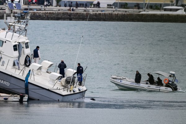 Βόλος: Πώς κατέληξε στα βράχια το σκάφος του λιμενικού - Τι λέει ο κυβερνήτης