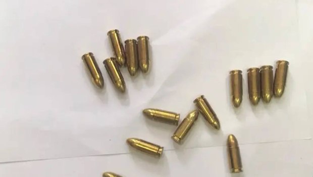 Χανιά: Τρίγωνα κάλαντα και… μπαλωθιές - Άναμμα Χριστουγεννιάτικου δέντρου με κρότο