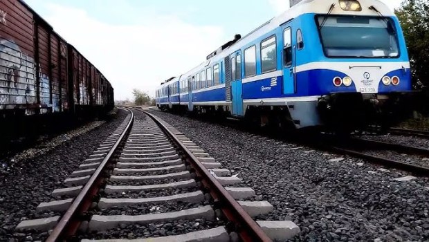 Ακινητοποιήθηκε το τρένο που εκτελούσε το δρομολόγιο Λάρισα - Θεσσαλονίκη μετά από σύγκρουση με ζώο