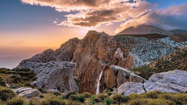 Ηράκλειο: Σε εξέλιξη επικίνδυνη επιχείρηση διάσωσης στα Αστερούσια Όρη - 40χρονος τραυματίστηκε στο φαράγγι του Αμπά