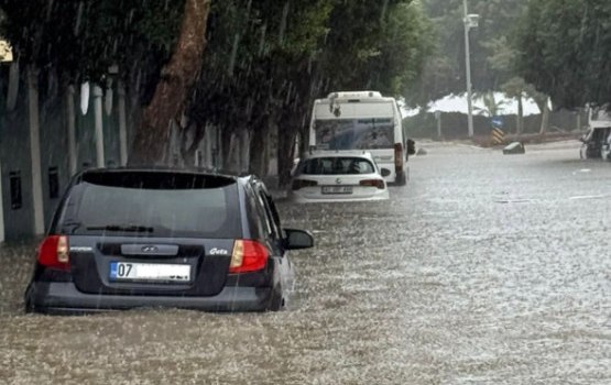 Πλημμύρες και κατολισθήσεις στην Τουρκία