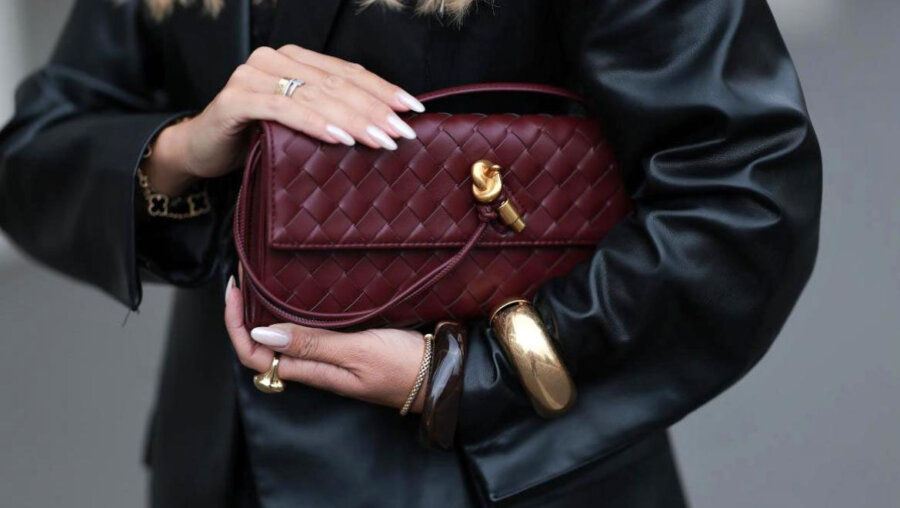 5 χειμωνιάτικα μανικιούρ που δίνουν αέρα πολυτέλειας ακόμα και στο πιο απλό σύνολο