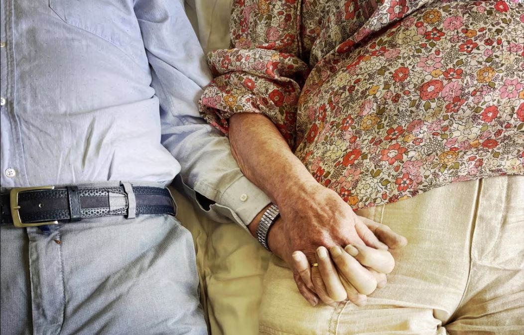 Ευθανασία: Θα έπρεπε να μπορείτε να ζητήσετε από έναν γιατρό να σας βοηθήσει να πεθάνετε;