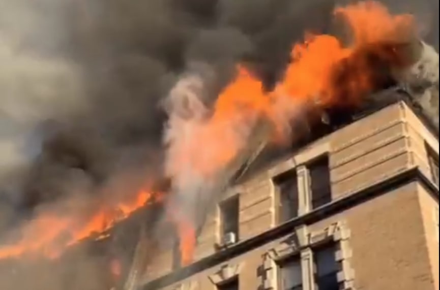 Συναγερμός στο Μανχάταν: Φωτιά σε κτήριο – Απομακρύνθηκαν οι κάτοικοι (βίντεο)