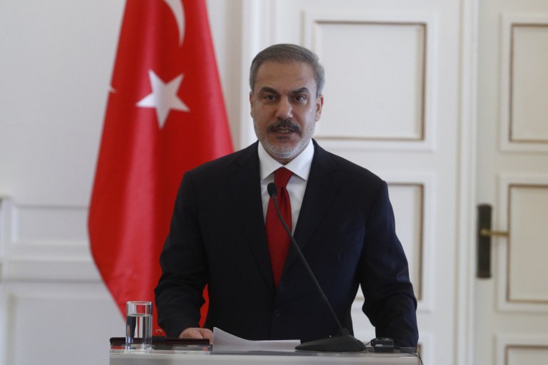 Σε συζήτηση «εφ’ όλης της ύλης για το Αιγαίο» καλεί ο Φιντάν – Μία η ελληνοτουρκική διαφορά απαντά η Αθήνα