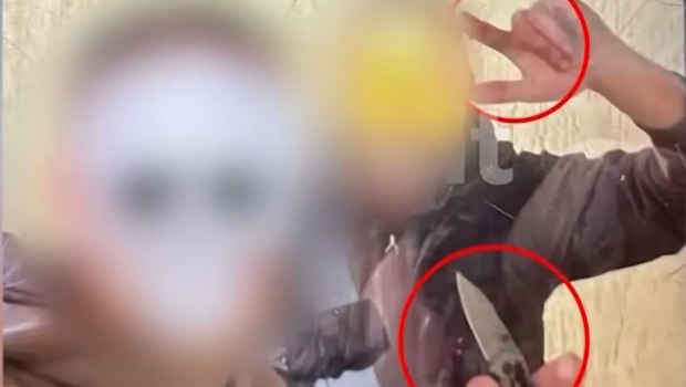 Παραδόθηκε ο ένας από τους δύο δράστες που μαχαίρωσαν τον 14χρονο στον Χολαργό