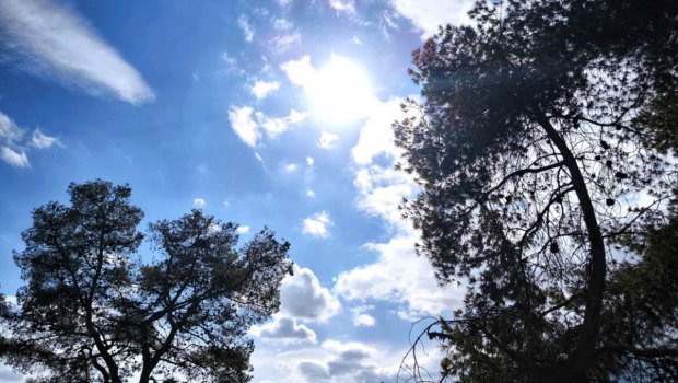 Καιρός: Γενικά αίθριος με αραιές νεφώσεις - Τοπικές βροχές στην Κρήτη